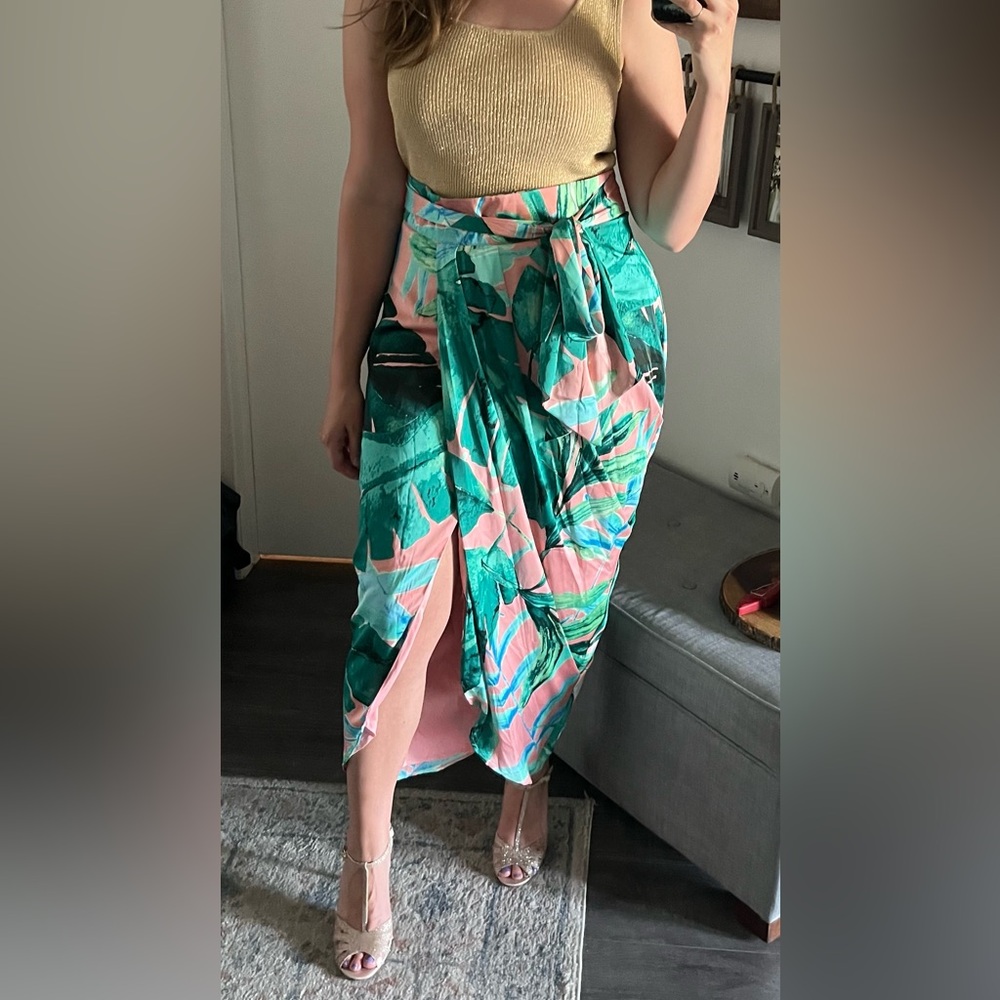 New York & Co. Tropical high waist midi wrap skirt with ties. Size large